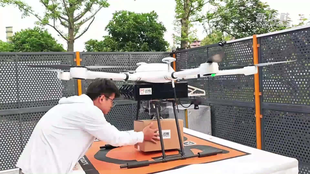1764053460536826.png 职业新赛道:低空经济下无人机培训的3大价值
